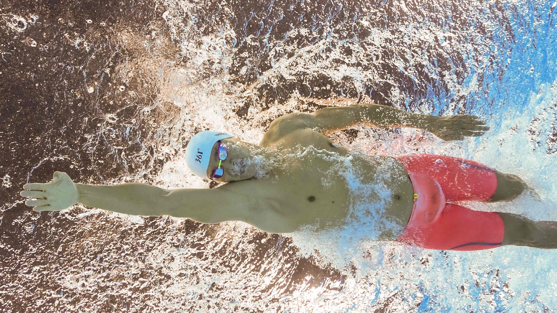 “亚戈·卡尔曼的全能技巧，塑造阿根廷美洲狮队的进攻与防守力量”